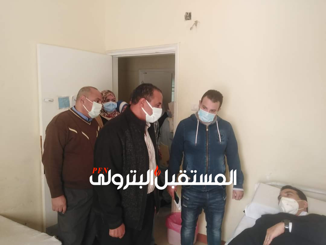 السكرتير العام يزور مصابين حادث انقلاب اتوبيس طريق الجلالة بالسويس